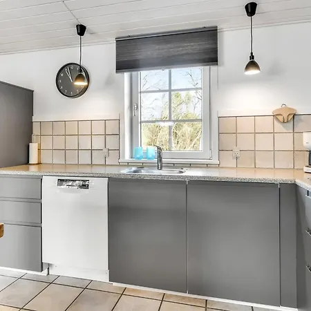 Alfrida - 1-5km From The Sea By Interhome