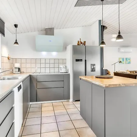 Alfrida - 1-5km From The Sea By Interhome
