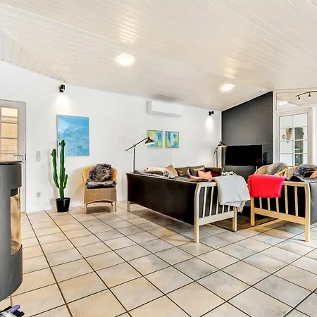 Alfrida - 1-5km From The Sea By Interhome *
